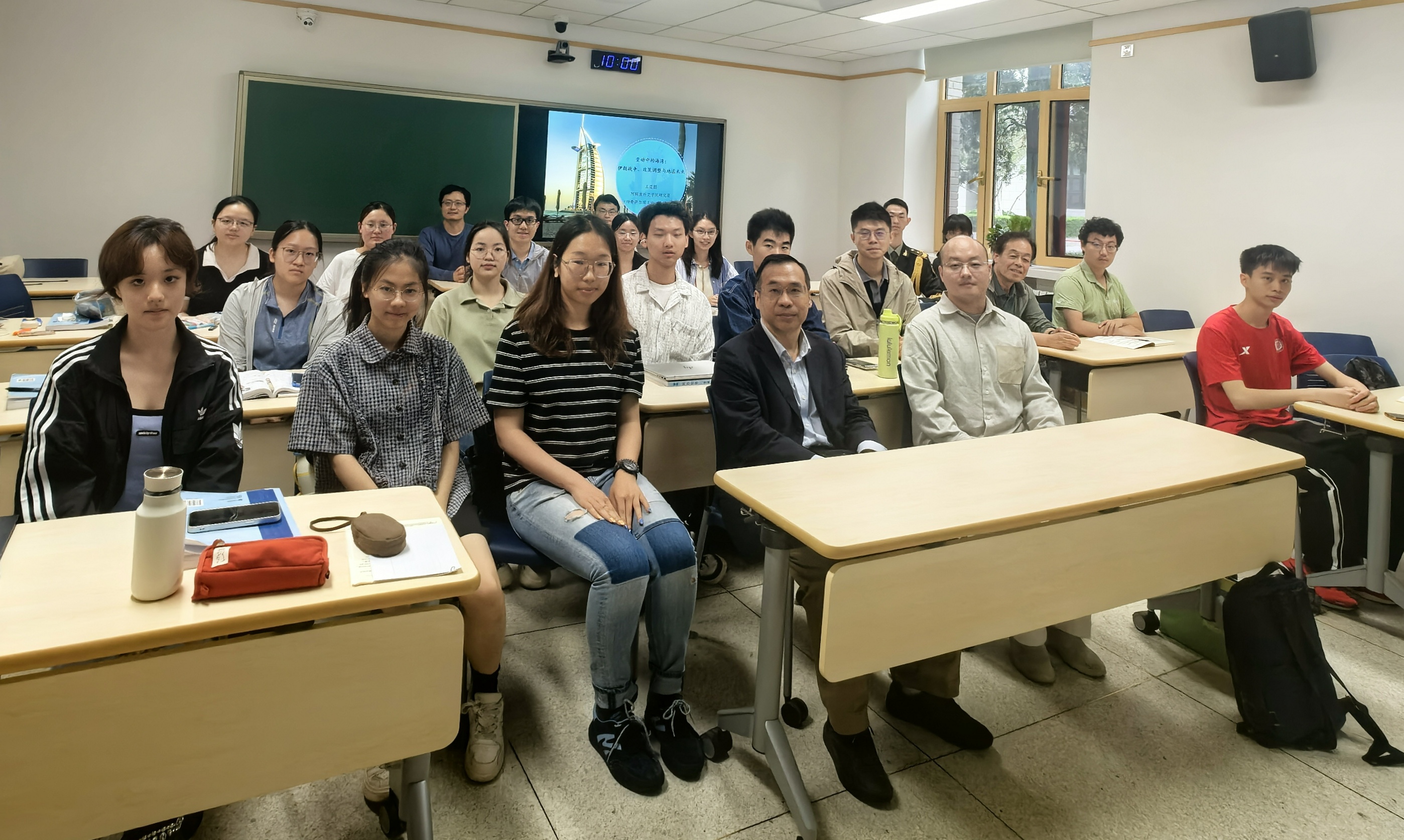 王霆懿讲座：海湾地区战争一线观察与地缘格局演变 (1).jpg